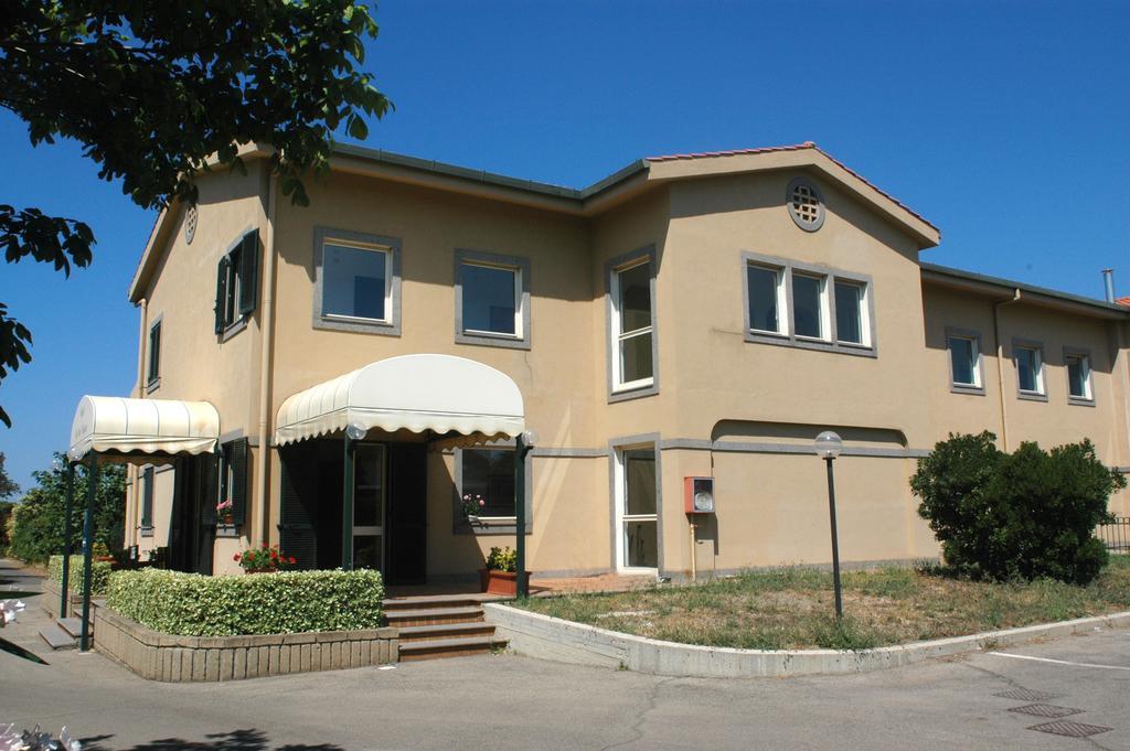 Hotel Baia Del Sole Civitavecchia Exterior photo