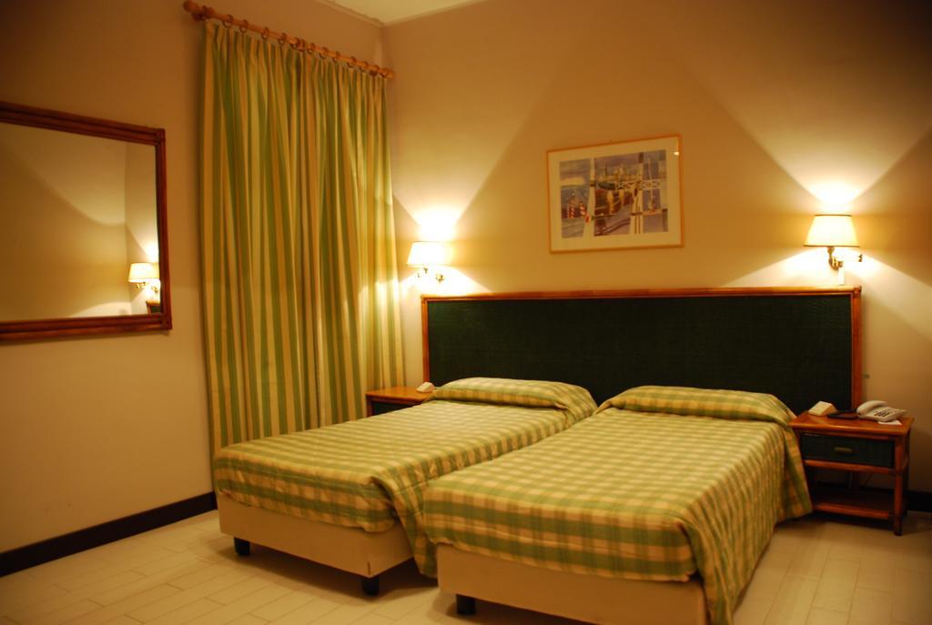 Hotel Baia Del Sole Civitavecchia Room photo